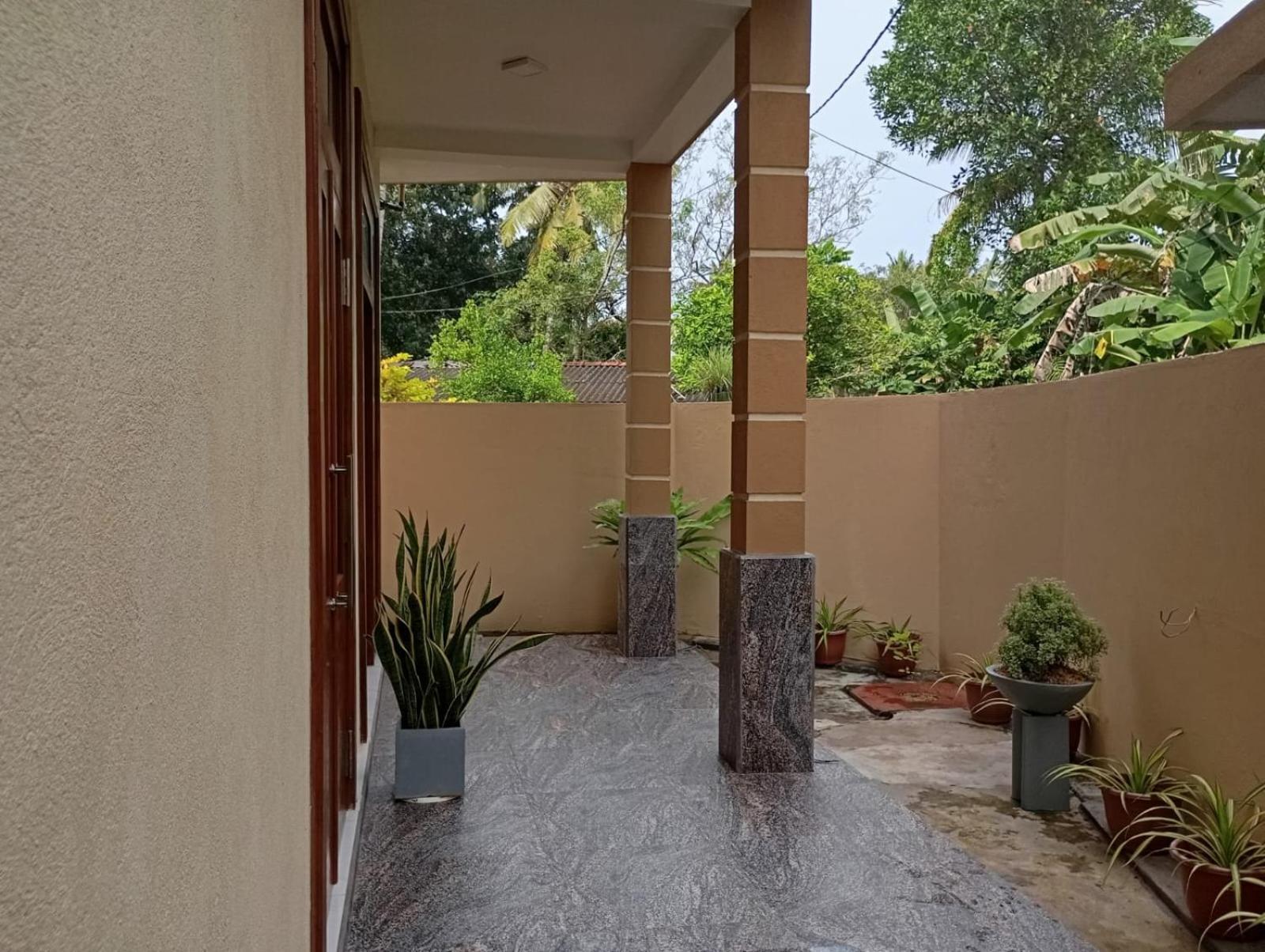 Homestay By Sandu Galle Exterior photo